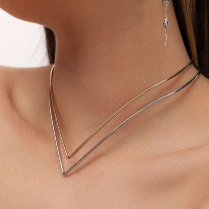 Choker em aro V  Banhado a ouro 18k / Rodio Branco